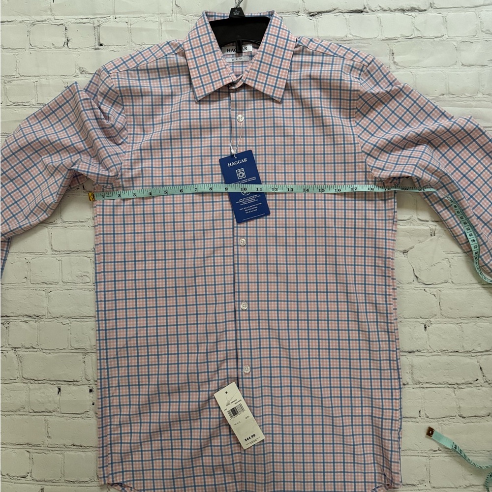Haggar Men's Blue and Red Checkered Shirt 14-14.5”
SLIM FIT